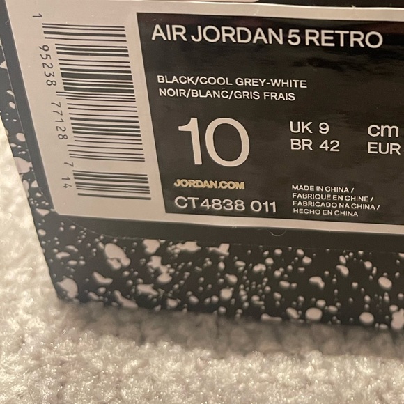 Only worn once. Great condition as well the box